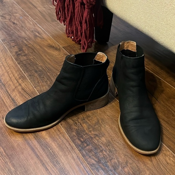 Nordstrom's Caslon Genuine Leather Ankle Boots w/Square Wood Heel Sz. 61/2. - Picture 2 of 10